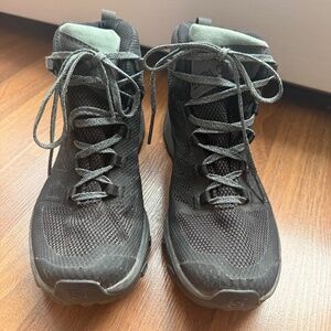 Women's Hiking Shoes - Saloman Outline Mid GORE-TEX (W7)